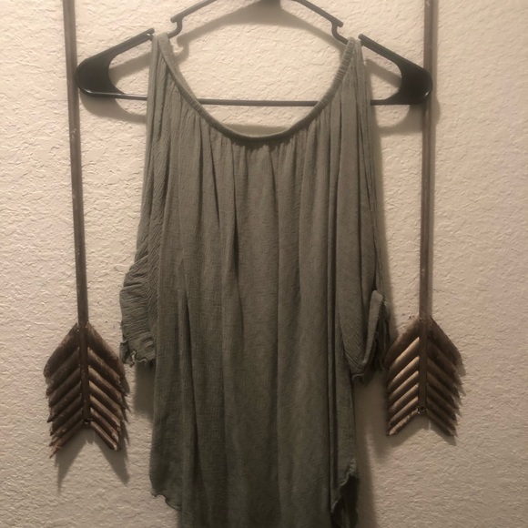 Holes in the shoulder top!! - Picture 1 of 1